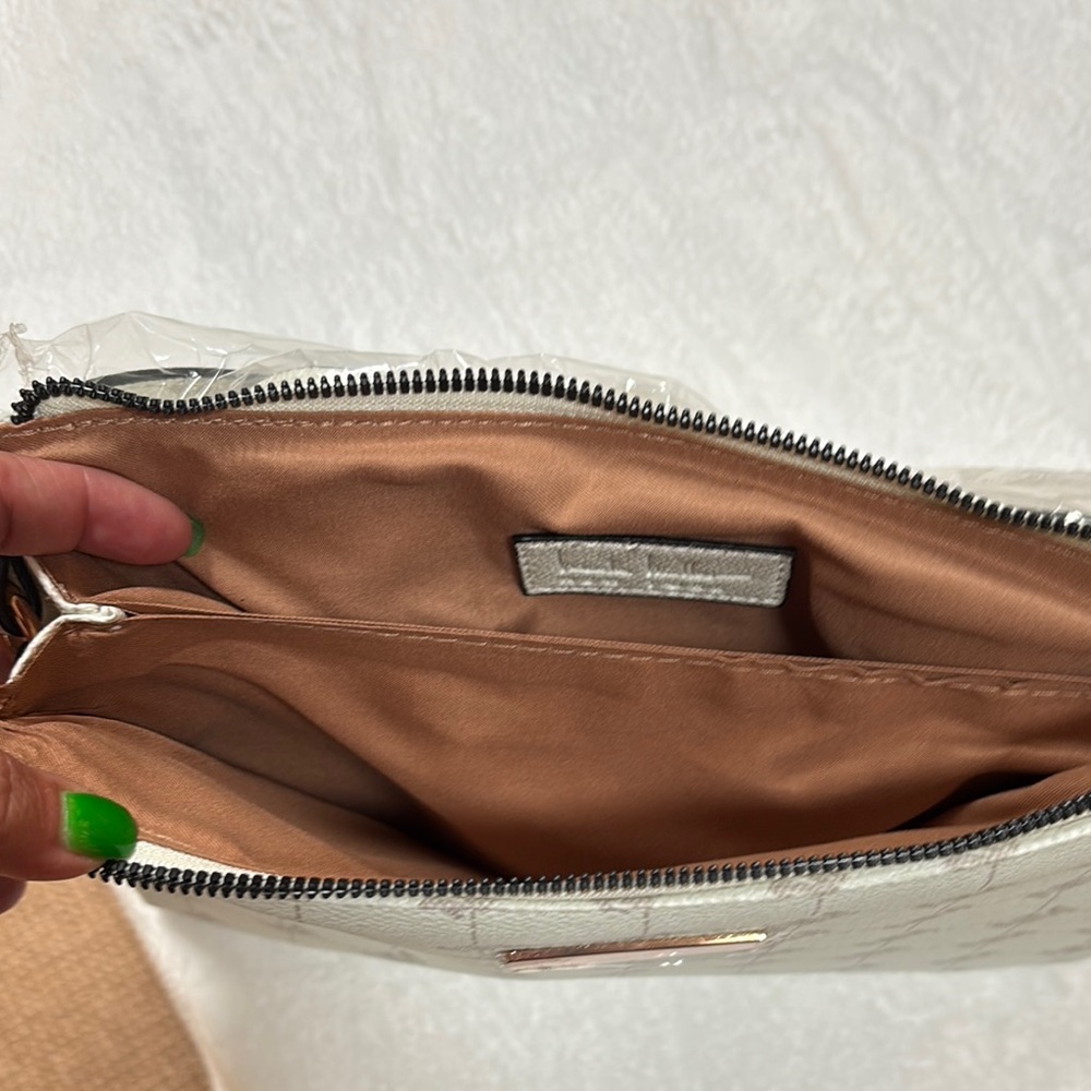 Nicole Miller White Crossbody Bag with Classic Design - Picture 2 of 4